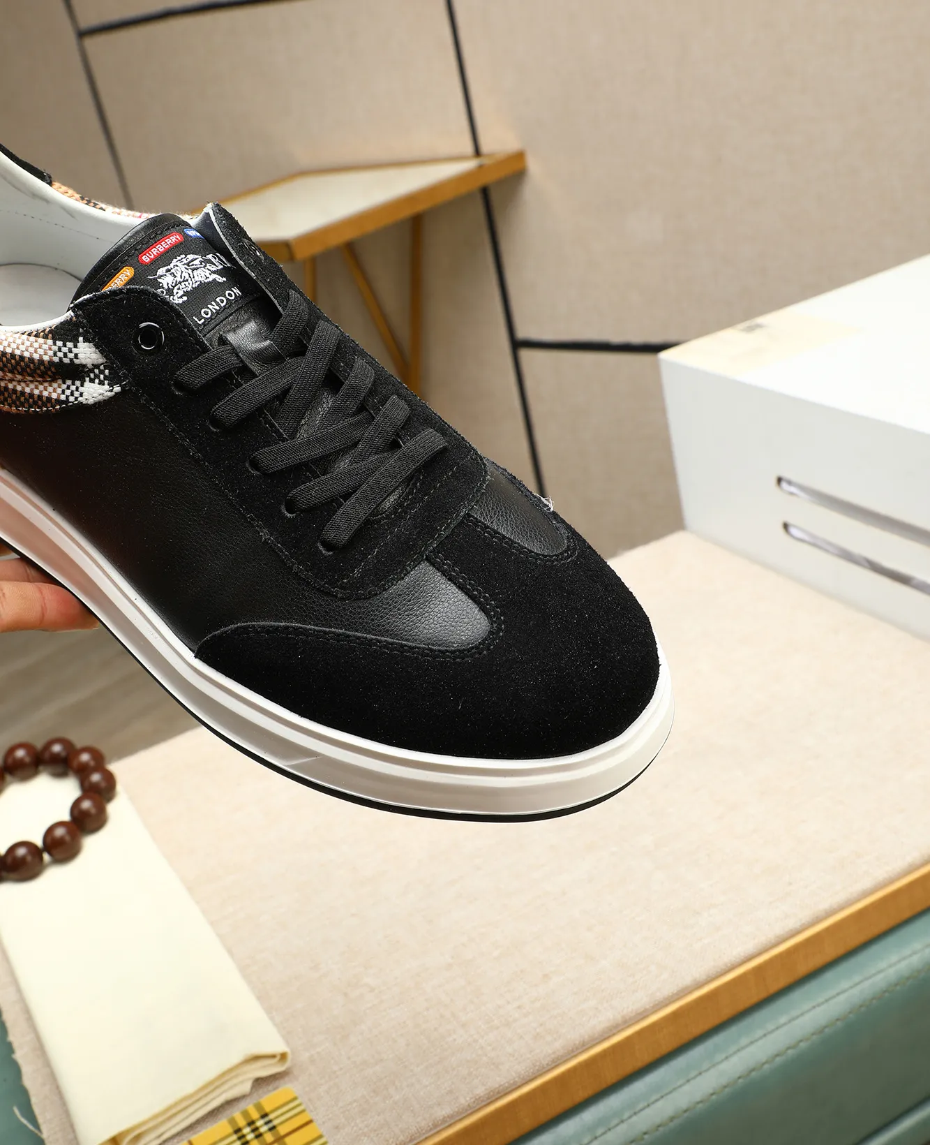 Men's shoes 💰440 ❤️❤️❤️[BURBERRY] Burberry purchasing agent 🔍Men's 🚹New model is synchronized with the official website. The upper is made of imported fabrics and cowhide lining. Completely 1⃣:1⃣ replica🇮🇹, non-slip and wear-resistant rubber outsole ⚠original factory goods, 🔍🔍high quality, please look at the details, welcome to compare⚠Size: 38-44